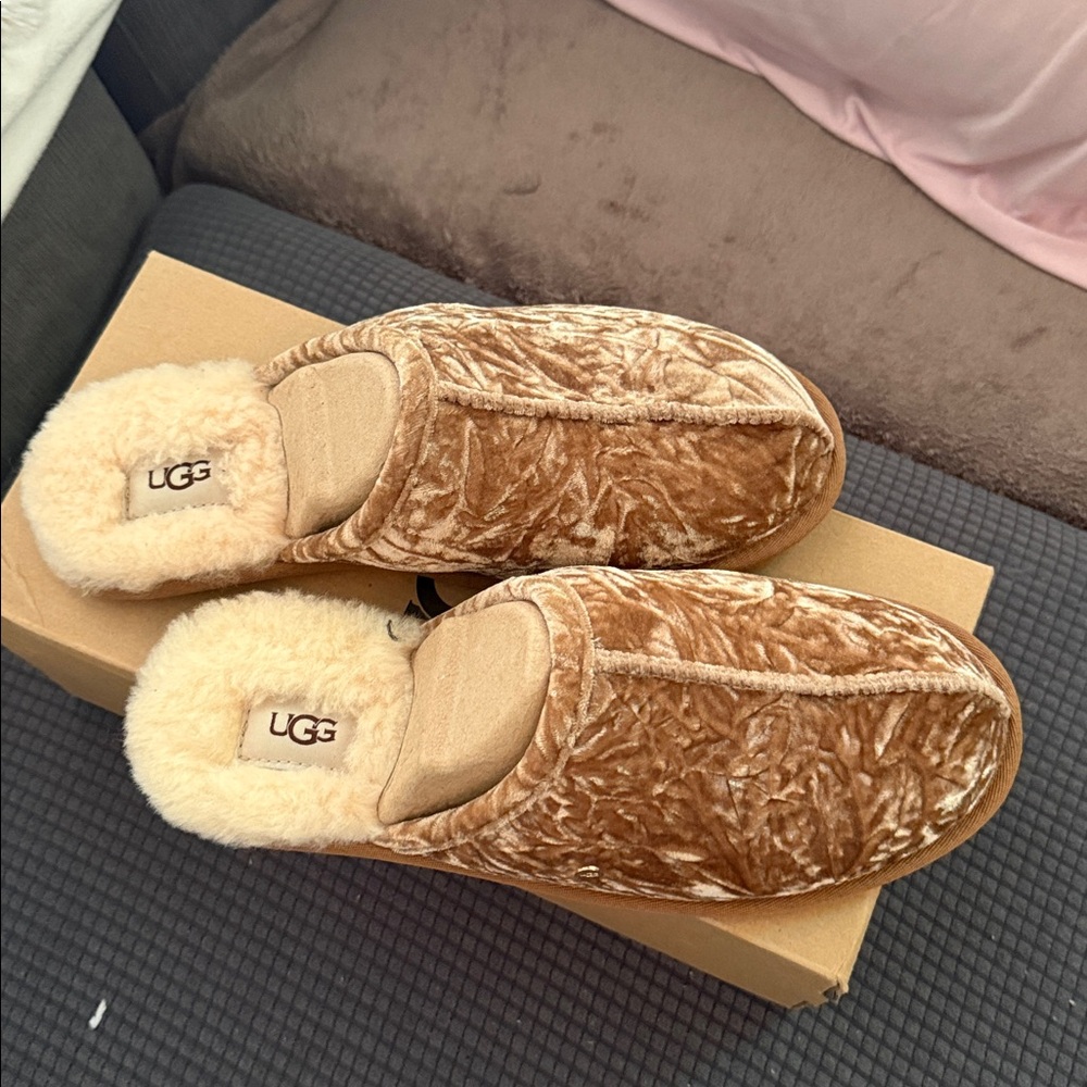 UGG Pearle Velvet Slippers in chestnut